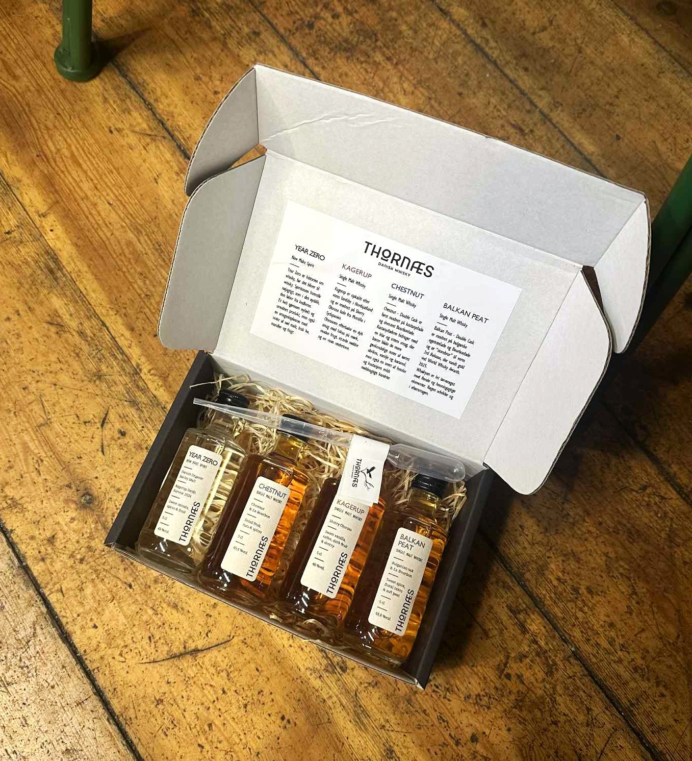 Smagekasse med dansk single malt whisky fra Thornæs Destilleri med varianterne Year Zero, Kagerup, Chestnut og Balkan Peat.