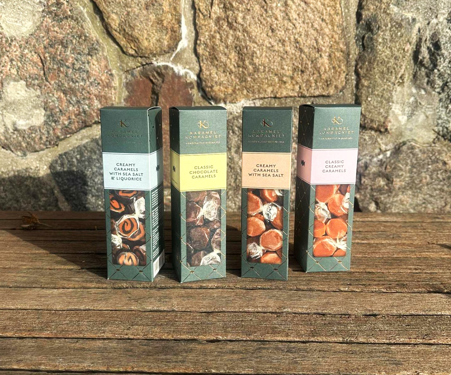 Små karamelæsker i forskellige smagsvarianter fra Karamel Kompagniet. 