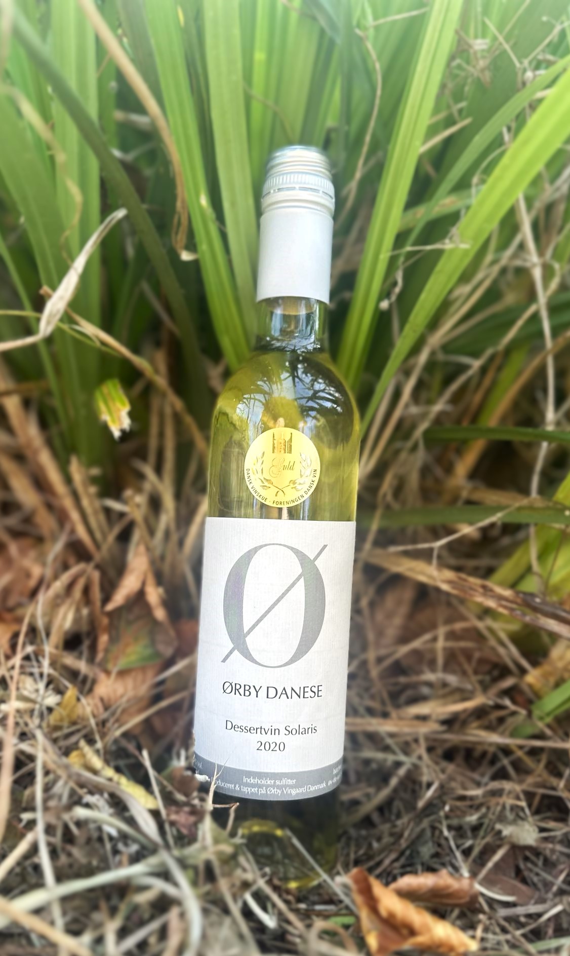 Ørby Danese dessertvin med hvid etiket. 
