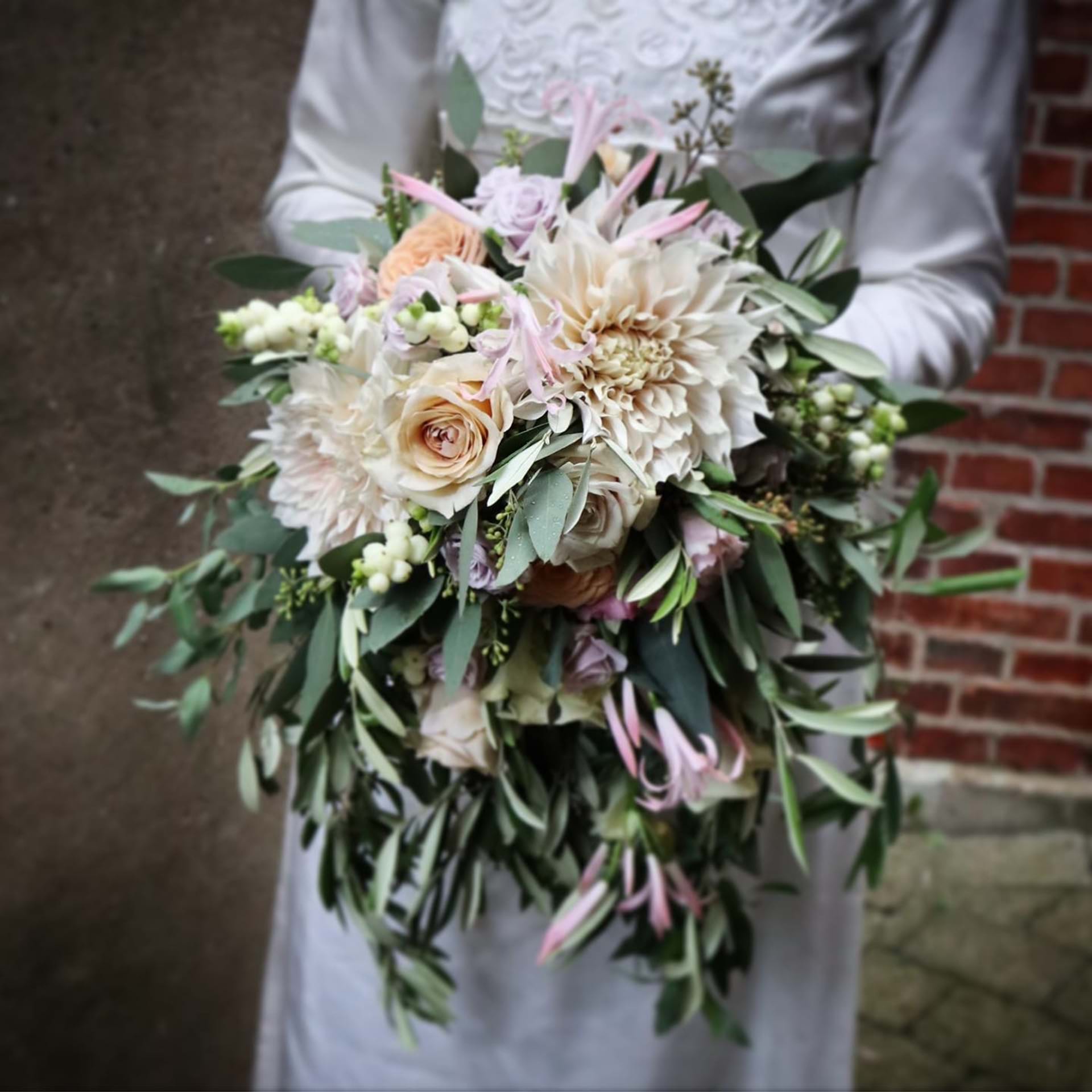 Boho brudebuket med hvid brud