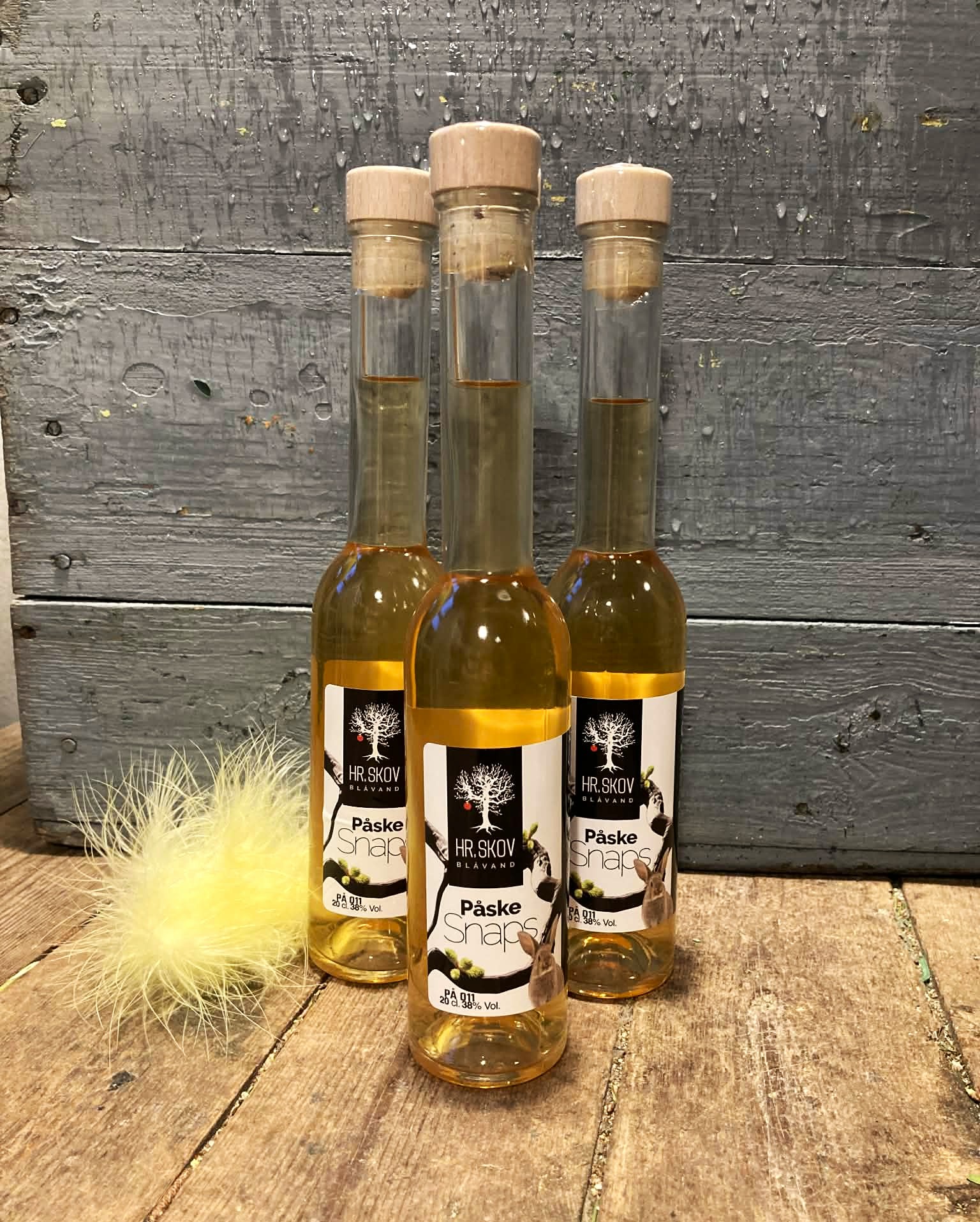 HR. Skov Påske Snaps med havtorn, citrus og granskud – perfekt snaps til påskebordet hos Årstidens Blomster i Helsinge.