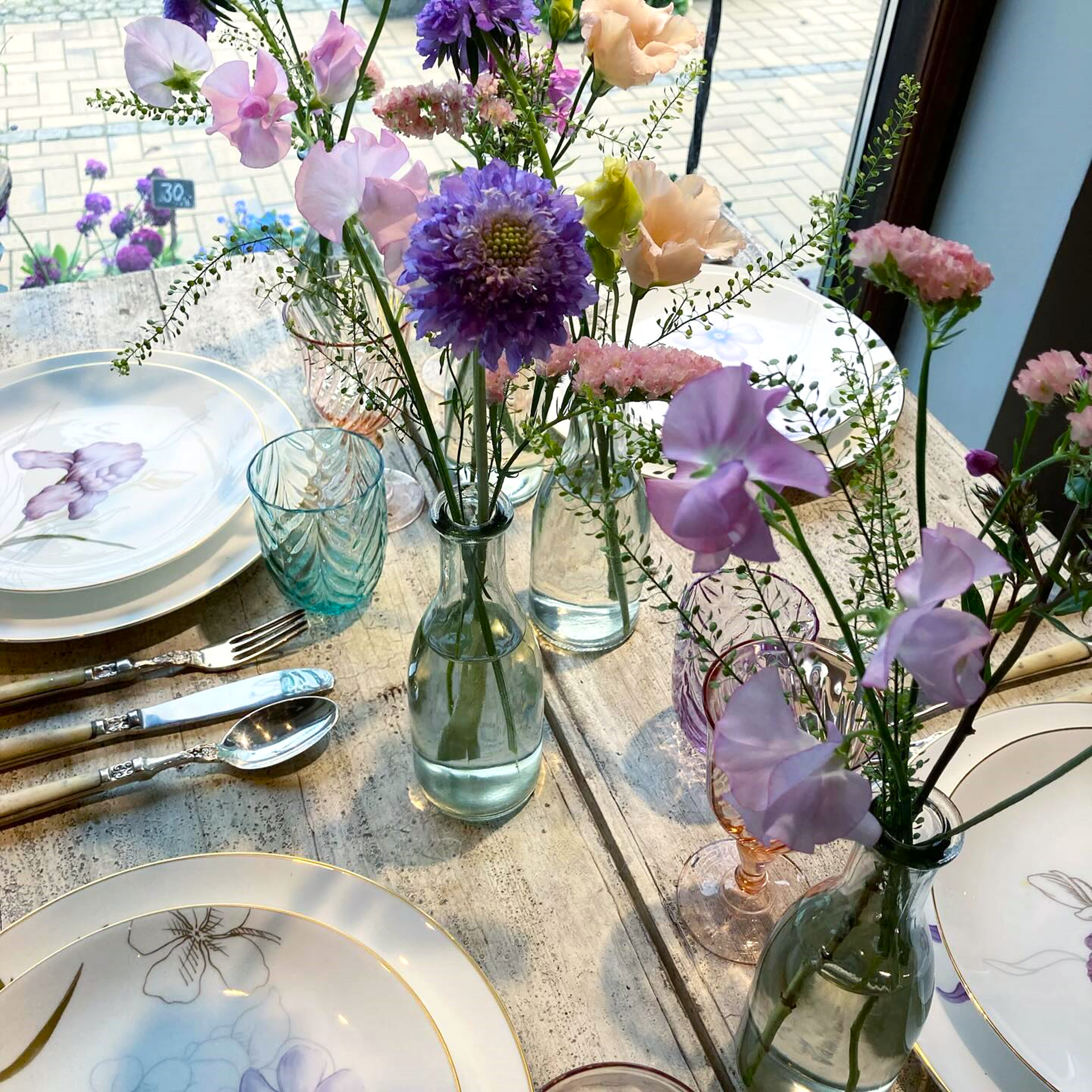 Brudebuket i biedemeier stil. Lyserøde roser og rosenknopper